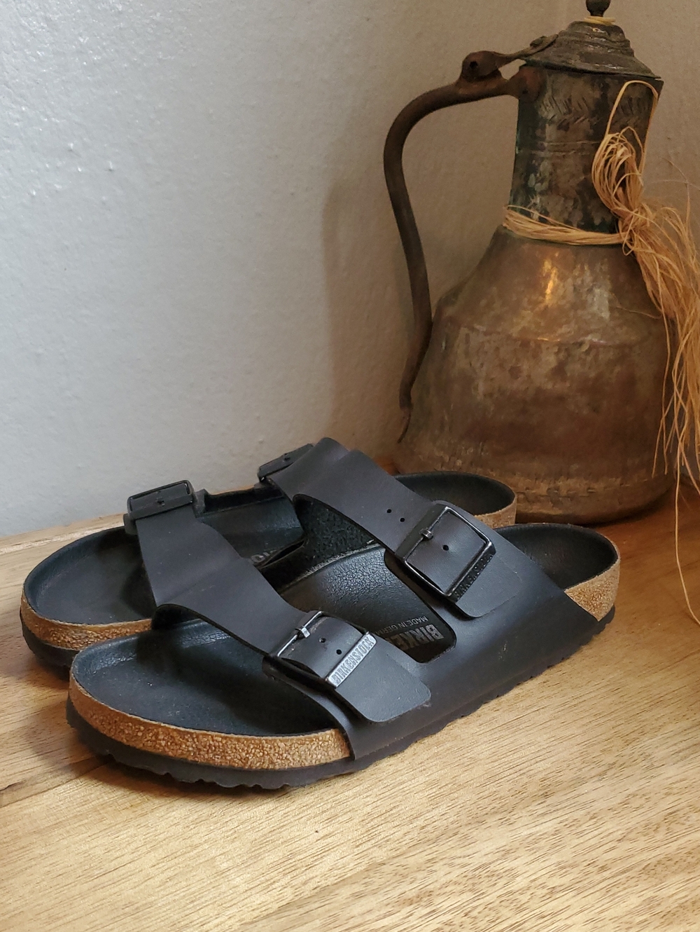 Birkenstock Arizona Black Two-Strap Sandals Gender Neutral Size 42 M8.5-9 W10.5